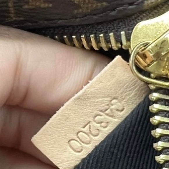 SOLD OUT””””Louis Vuitton bumbag - Picture 7 of 9